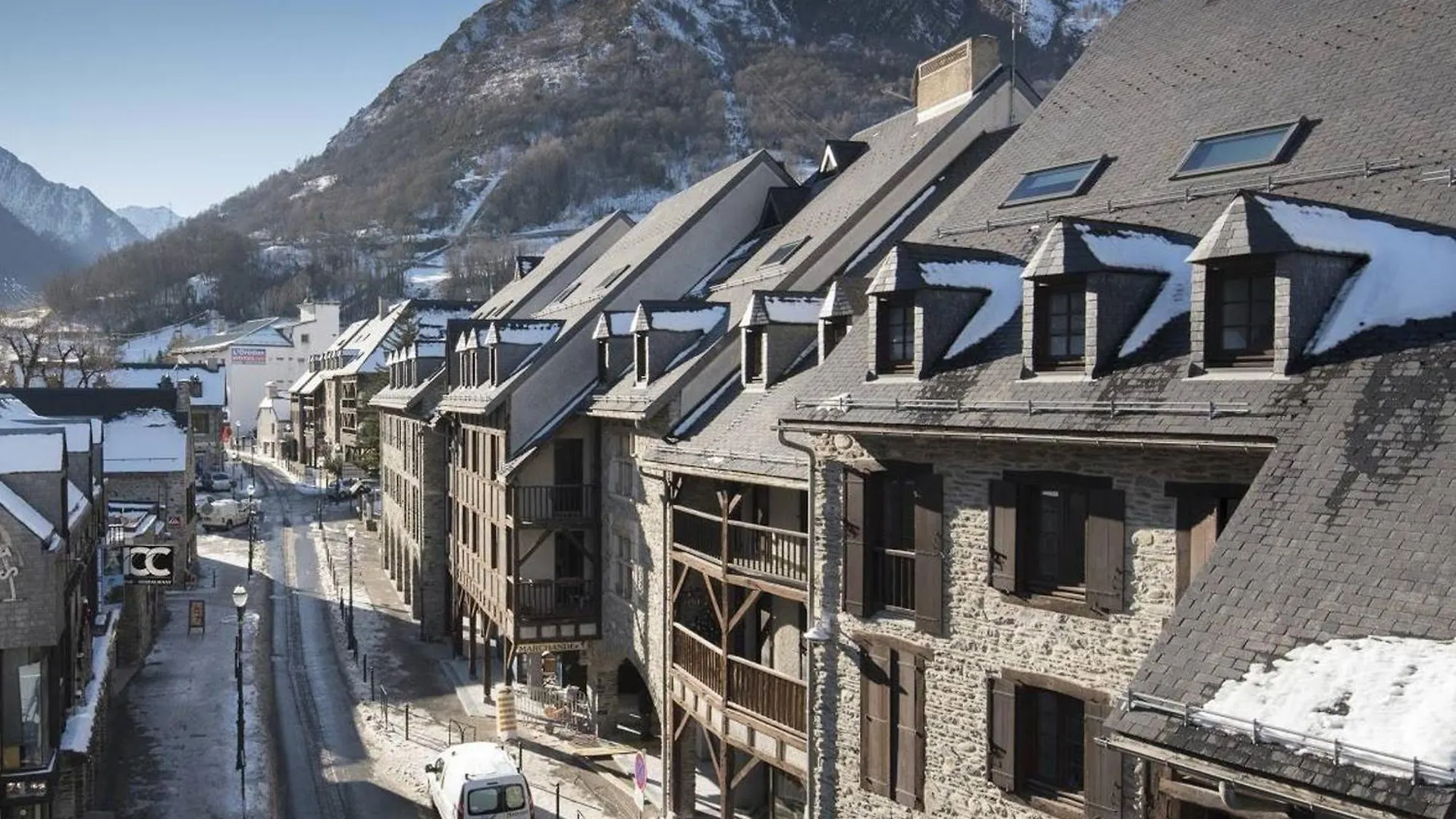 Duplex Ensoleille Pour 6 Personnes Avec Balcon Et Parking A Saint-Lary Village - Fr-1-296-188